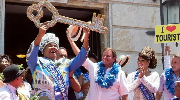 آغاز کارناوال سنتی ریودوژانیرو در برزیل