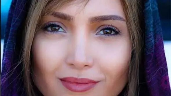 خاطره اسدی به طرفدارانش گفت: بخند هر چند که غمگینى