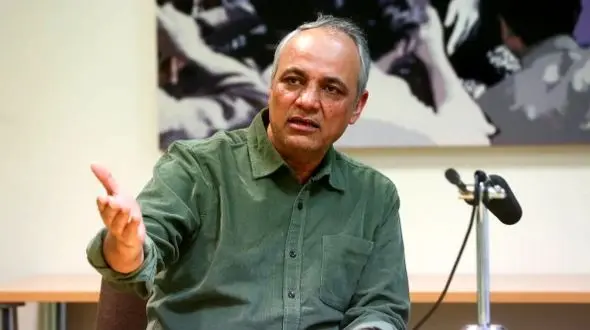 واکنش زیدآبادی به پیشنهاد خروج از NPT: مرا به یاد حکایت مردی که گرفتار قولنج شده بود، انداخت!