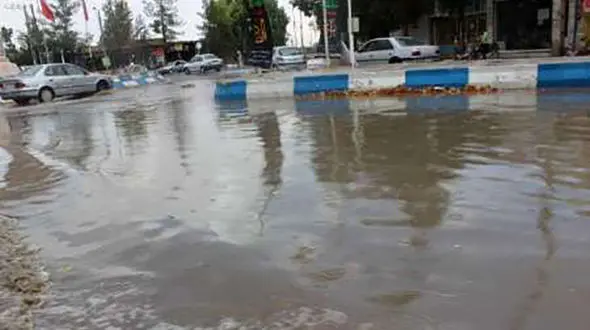 جاری شدن سیل در مرکز شهرستان خاتم استان یزد