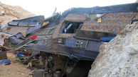 فیلم سقوط مرگبار اتوبوس سربازان به دره نی‌ریز/ این حادثه 19 قربانی گرفت +فیلم و عکس