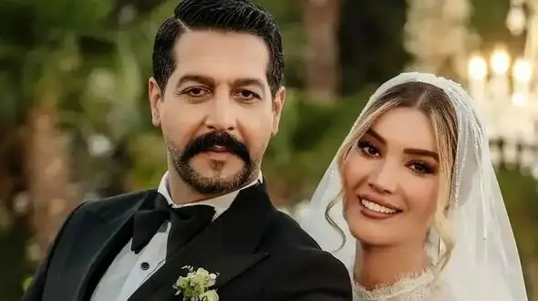 فیلم / آواز عاشقانه /  کامران تفتی قبل زنش متین اینجوری غمگین میخونده الان رو خط عشقولانس شاده