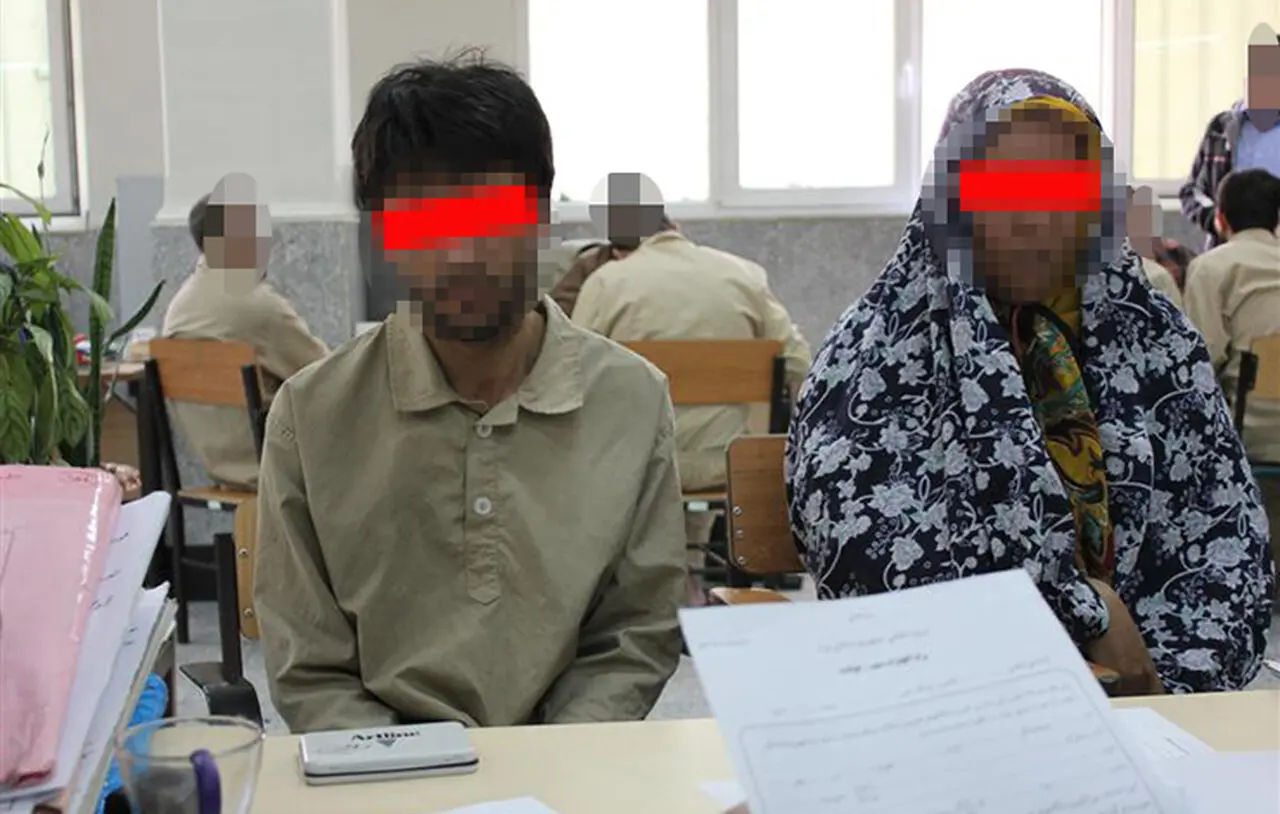 ناصر دست از سر نوعروس بر نمی داشت + عکس