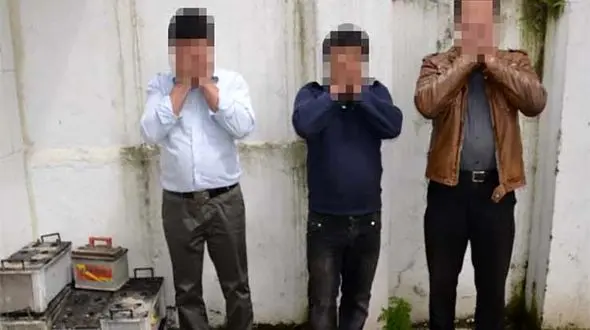 نقشه راننده کامیون و شاگردش برای سرقت باتری خودروهای سنگین + عکس