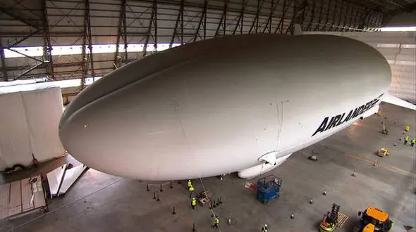 پرواز بزرگترین هواپیمای بالنی + فیلم