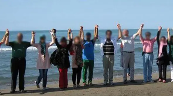 ماجرای صندلی سفید / 100 هزار تومان بده و خواستگاری کن / تورهای همسریابی + عکس