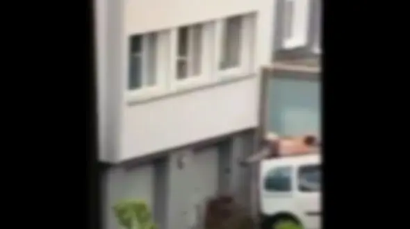 فیلم فرار هولناک یک مرد بدون لباس از اتاق خواب یک زن + عکس
