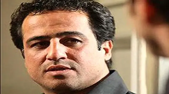 واکنش آقای بازیگر به دپوی حجم زیاد ماشین در پارکینگ‌های ایران خودرو! !