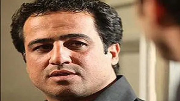واکنش آقای بازیگر به دپوی حجم زیاد ماشین در پارکینگ‌های ایران خودرو! !