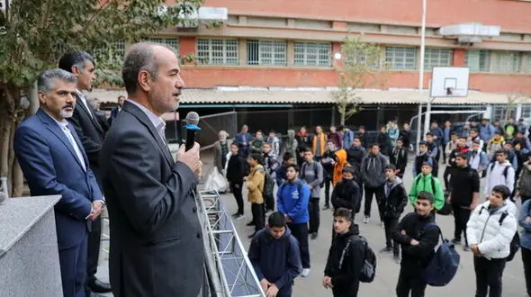 نخستین مدرسه مجهز به نیروگاه خورشیدی در تهران افتتاح شد / حمایت ۵۰ درصدی شهرداری برای مدارس علاقه‌مند به انرژی پاک