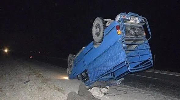 کشته شدن 2 نفر در واژگونی نیسان سایپا در محور بیستون