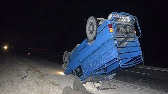 کشته شدن 2 نفر در واژگونی نیسان سایپا در محور بیستون