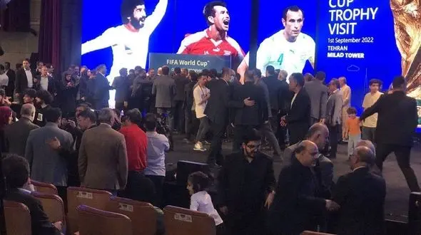 بیانیه عجیب مجری ورزشی سیما/ خیابانی: خاک بر سر من!