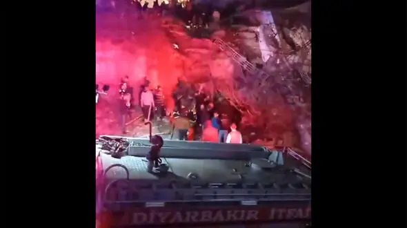 ببینید: ثبت لحظه وقوع زلزله در دوربین های مدار بسته
