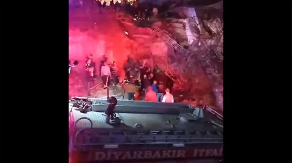 ببینید: ثبت لحظه وقوع زلزله در دوربین های مدار بسته