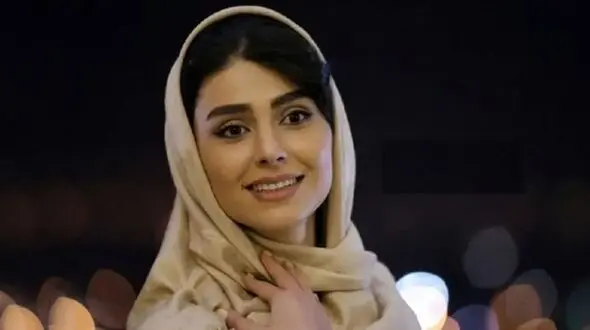استایل پاییزی لاله مرزبان در آینه آسانسور، دل دنبال‌کنندگانش را برد! / خانم بازیگر سریال آنام با استایل پسرانه وایرال شد