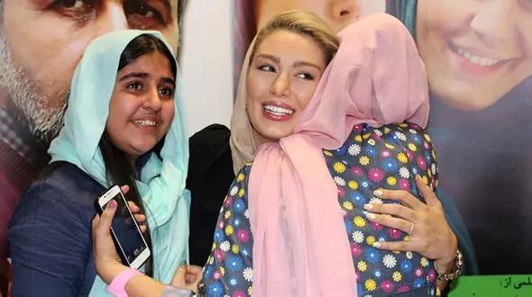تصاویر ناب از سحر قریشی در برخورد با طرفدارانش +عکس