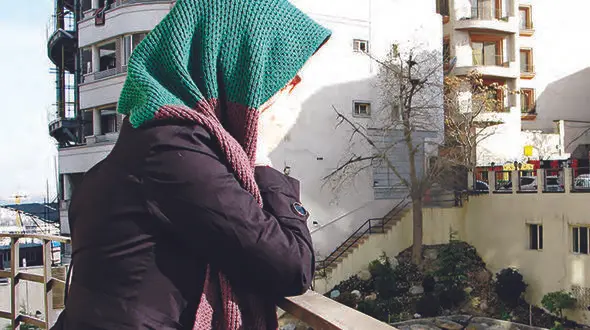 پریا: در کودکی بارها از سوی اقوام نزدیکم مورد آزار قرار گرفتم تا اینکه این رفتار برایم اعتیاد آورد