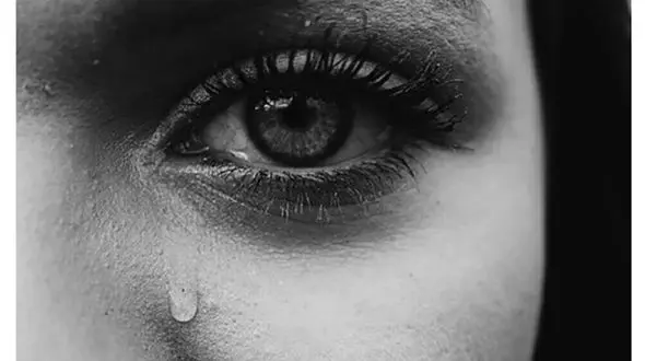 شکایت عجیب یک نوعروس / شوهرم با زن سابقش ارتباط شیطانی دارد!