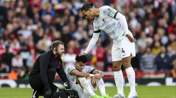 ملاقات دل انگیز ستاره لیورپول در بیمارستان +عکس