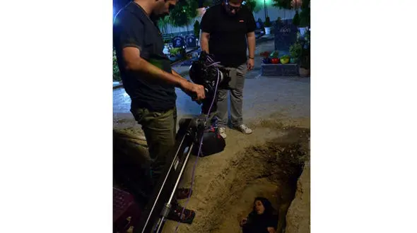 بازیگر زن ایرانی داخل قبر رفت، اما قبض روح نشد + عکس