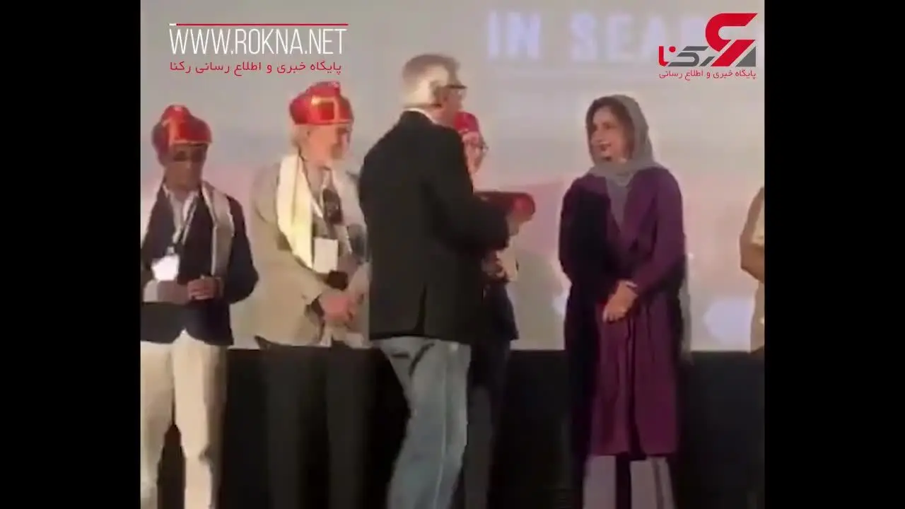 دست ندادن شبنم قلی‌خانی به دبیر جشنواره هند+فیلم