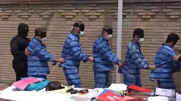 فیلم دستگیری باند فساد توسط سربازان گمنام امام زمان ( عج )