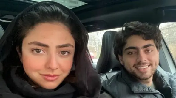 عکس سفر در زمان  /  از پوری بنایی و هانا نوه فردین در یک رستوران سنتی 