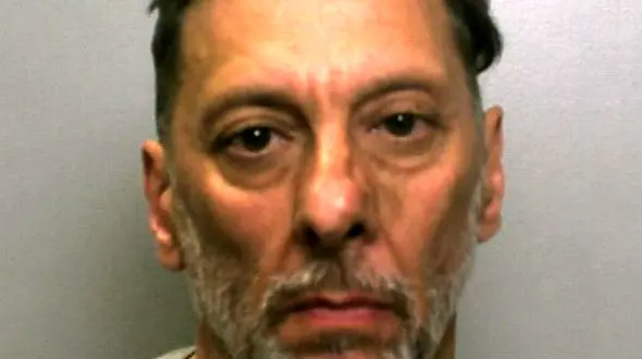 مردی همسرش را بدجوری با اتوی مو کشت + تصویر