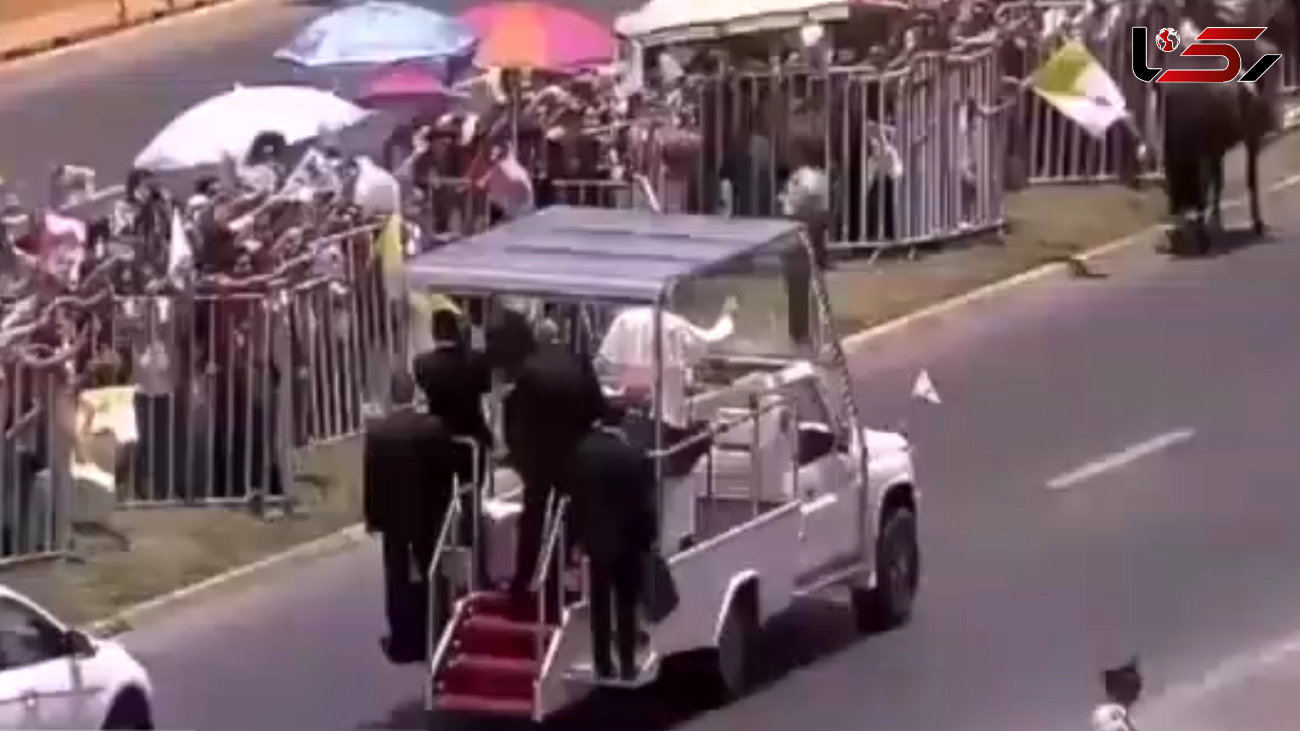 اسب پلیس مقابل ماشین پاپ رَم کرد! + فیلم
