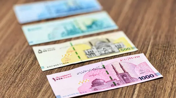 راز خرید دلار ارزان با ایران‌ چک‌ های درشت چیست؟ / جابه جایی مرموز پول در ایران!