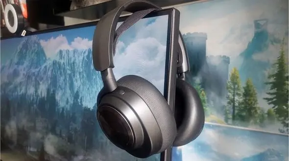 بهترین هدفون‌ ها و ایرپادهای ۱۴۰۴؛ از هدست‌ های گیمینگ تا مدل‌ های بی‌ سیم روزمره