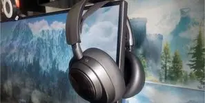 بهترین هدفون‌ ها و ایرپادهای ۱۴۰۴؛ از هدست‌ های گیمینگ تا مدل‌ های بی‌ سیم روزمره