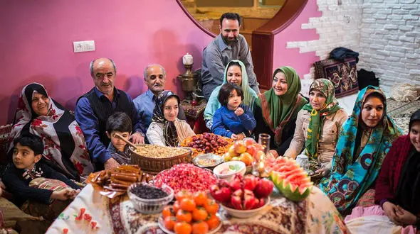 گروه درمانی با دورهمی های یلدا / برگزاری آیین های سنتی جدی گرفته شود