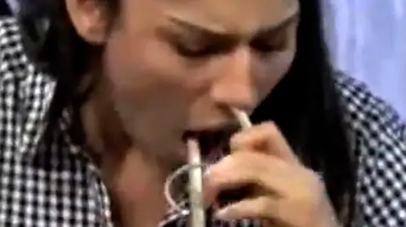 فیلم ثبت رکورد جهانی با مار توسط دختر پاکستانی