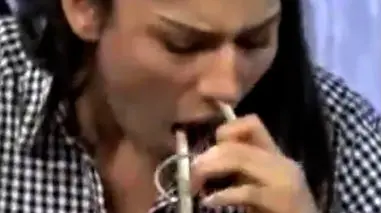 فیلم ثبت رکورد جهانی با مار توسط دختر پاکستانی