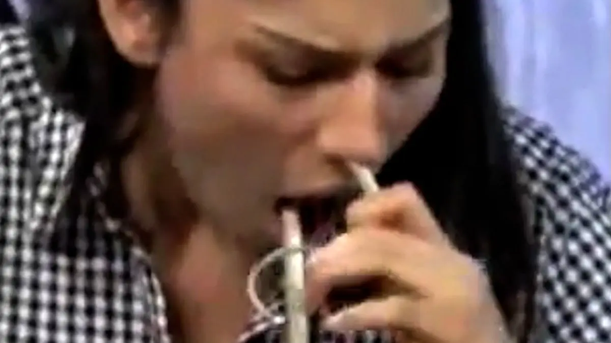 فیلم ثبت رکورد جهانی با مار توسط دختر پاکستانی