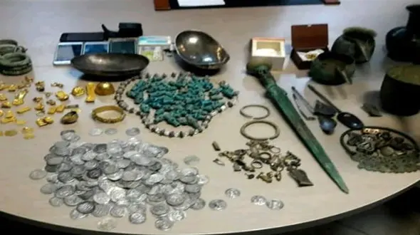 کشف ۲۱۲ قلم اشیای تاریخی و فرهنگی در لرستان