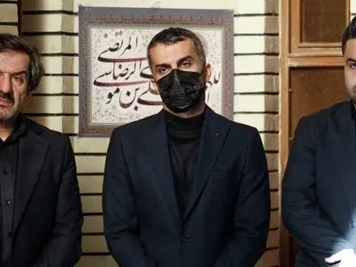 عکس/ عرض ارادت احساسی جمعی از اهالی فوتبال در مراسم ترحیم مادر محمدحسین میثاقی / روحش شاد و یادش گرامی