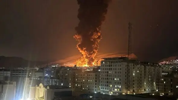 فیلم/جهان، نگاه کن؛ دختر سه‌ساله ایرانی با عروسکی در دست زیر آوار جنگ جان داد