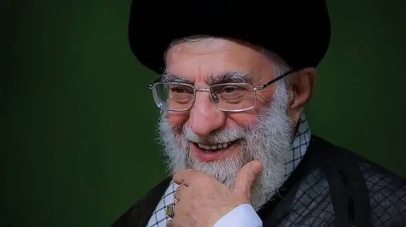 فیلم/ شوخی جالب رهبر انقلاب با محافظان خود در بیت رهبری / نمک خنده او، چاشنی جان من است، بی نمک، سفره عشق از صفا می افتد