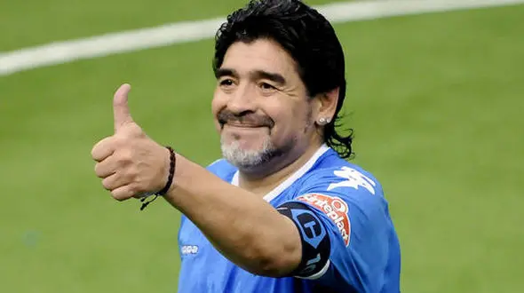 رکب خوردن خبرنگاران هنگام انتقال جنازه  مارادونا به سردخانه + فیلم