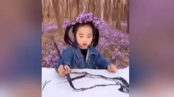 نقاشی دختربچه روی پارچه + فیلم
