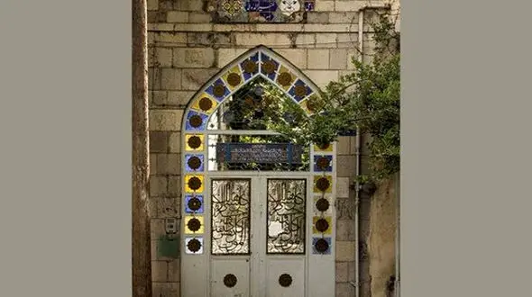 چرا بازدید از مزار این شاعر معاصر ایرانی ممنوع شد+ تصاویر
