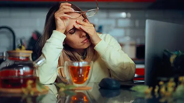 زود عصبانی می شوید و ذهنتان آرام نمی گیرد؟ این دو دمنوش گیاهی را بشناسید!