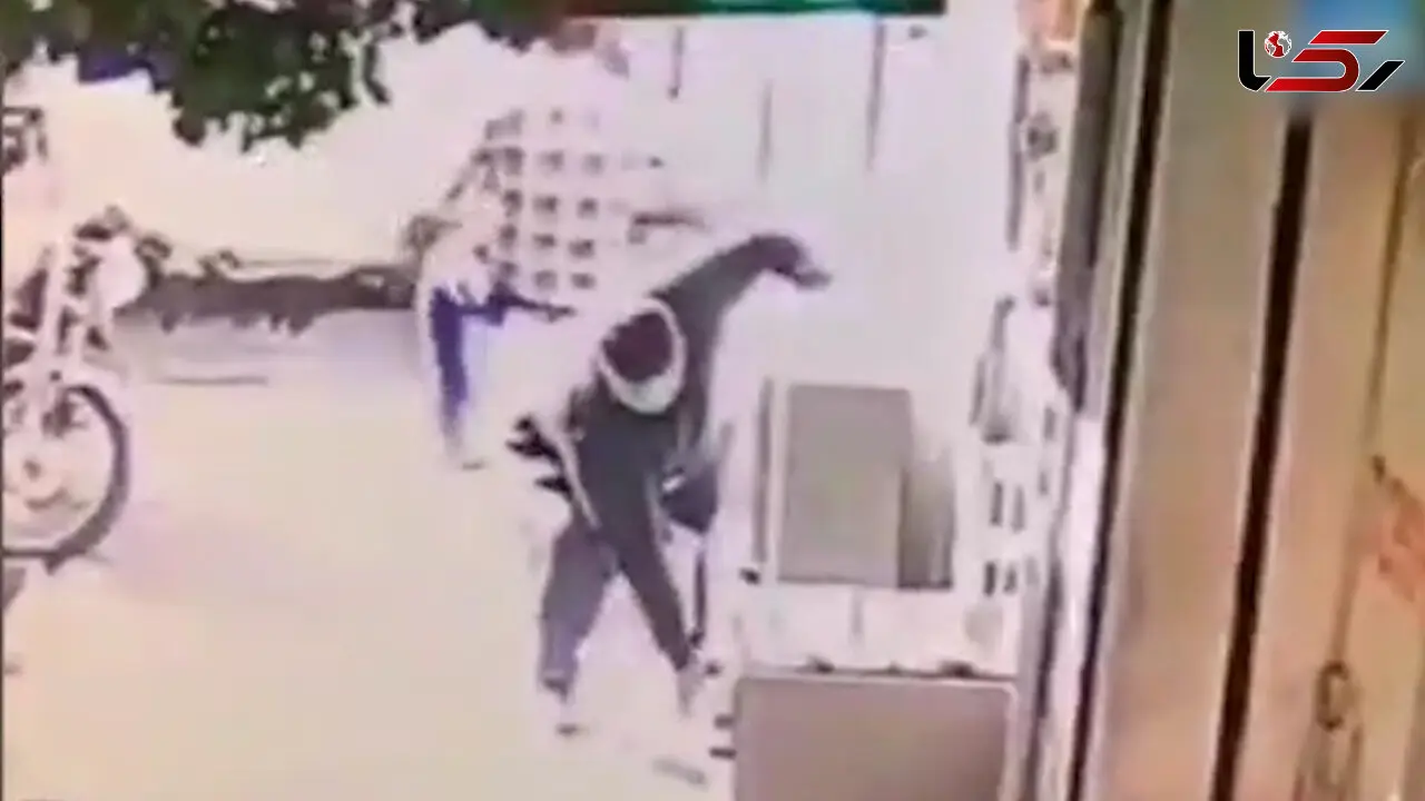 سرقت دستگاه آب‌سردکن در روز روشن + فیلم 