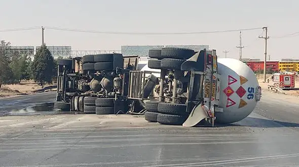  روز پر حادثه در محورهای مواصلاتی اصفهان / از واژگونی تانکر سوخت تا تصادف اتوبوس