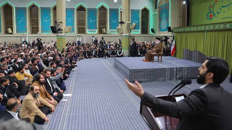 مراسم سه ساعته جشن میلاد حضرت زهرا سلام‌الله‌علیها در حسینیه امام خمینی(ره) با حضور رهبر انقلاب