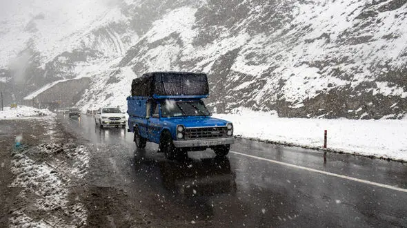 جاده‌های چهار استان کشور زیر بارش برف/ تردد بدون زنجیر چرخ ممنوع