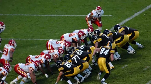 ببینید / ویدیو جدید و هولناک از فاجعه وسط مسابقه؛ تیراندازی روی چمن سبز به سوی مردم